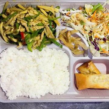 青椒肉絲の定食 (スープ付き)