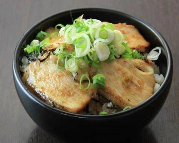 炙りチャーシュー丼
