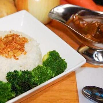 たっぷりブロッコリーとたっぷり旨トロ牛すじカレー