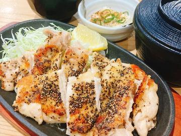 鶏ももの黒胡椒焼き定食