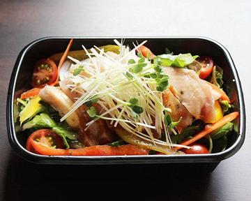 12種野菜のチキンサラダ