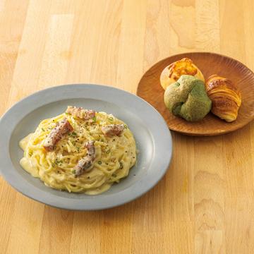 110.厚切りベーコンのクリームパスタ<パン3個付き>