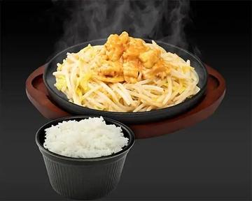 みそホルモン炒め定食 Spicy miso pork rectums stir-fried with vegetables and rice