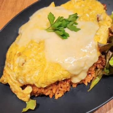 当店人気NO2 チーズソースオムライス