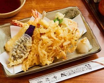 天ぷら盛り合わせ(エビ2本、白身魚1枚、野菜3種類)