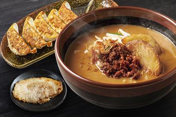 北海道味噌らーめん+炙りチャーシュー1枚+餃子