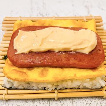 ポークたまごおにぎり <明太マヨ>(スープ付き)