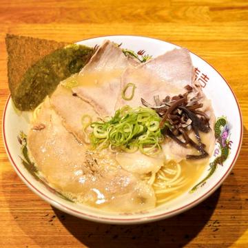 チャーシュー(チャーシュー六枚・ネギ・海苔・きくらげ)