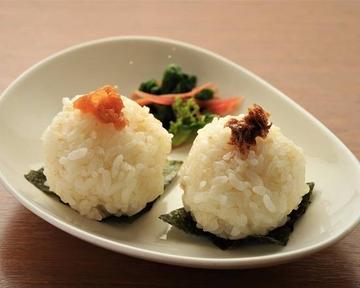 七分搗きおむすび 2個 Seventy percent pounded rice ball 2 pieces