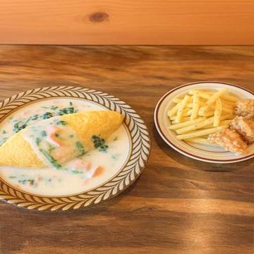 サーモンとほうれん草のクリームソース+フレンチフライ+唐揚げ3個