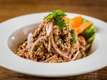 32ラープガイ(鶏ひき肉とハーブのサラダ)