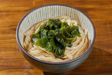 わかめ生醤油うどん(冷)