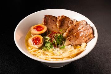 【全部のせ】金色香味塩らぁ麺 (味玉1個・炙りチャーシュー増量・穂先メンマ増量 )