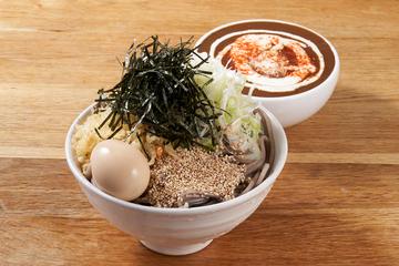 黒カレーポーク肉蕎麦