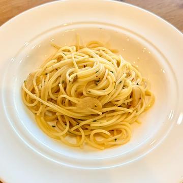 シンプルなペペロンチーノ スパゲッティ(サラダ付き)