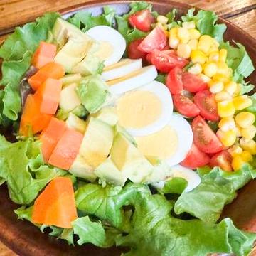 やっちゃ場市場のフレッシュ野菜サラダ