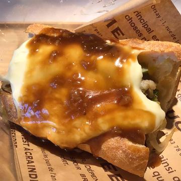 チーズステーキサンドイッチ トッピング グレービーソース