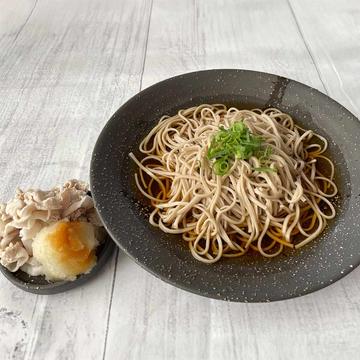 肉おろしかけ蕎麦(温)/soba with grated meat and vegetables