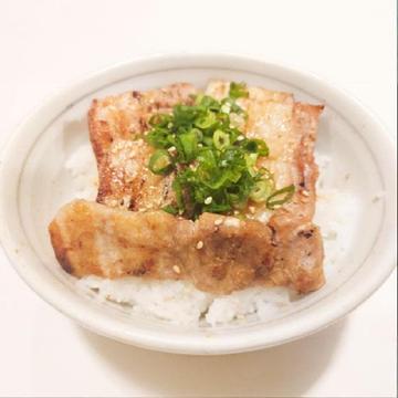 豚バラ丼