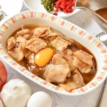スタミナカレー生たまご入り