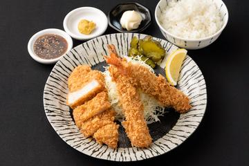 【ご飯またはキャベツ大盛り無料！】ロースとんかつ×肉巻きエビフライ弁当