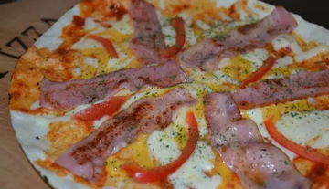 ベーコンピザ Baconpizza