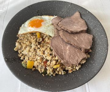 肉のせガパオライス(ローストビーフ)/Gapao Rice with Meat