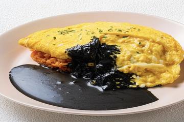 ふわとろオムライス|イカ墨ソース