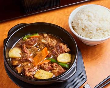 土鍋スペアリブ煮込み定食(黄排骨飯)