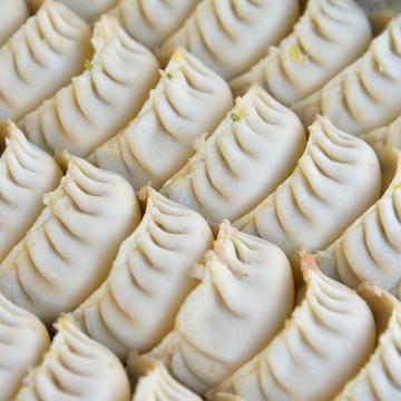 【生冷凍】 手延べ お城餃子 4個