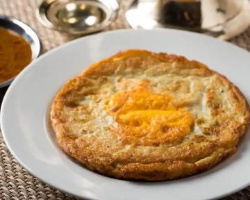 ネパール風緑豆の卵入りパンケーキ Nepali-style Green Gram Pancake with Egg