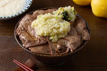 【当店人気】ネギ塩牛タン丼 Green Onion Salt Beef Tongue Bowl