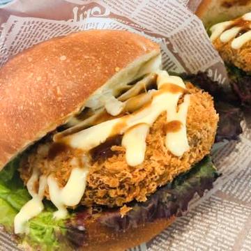 黒毛和牛のメンチカツバーガー+甘夏サイダー