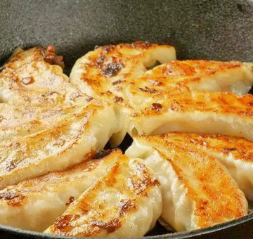 焼きたてジューシー餃子
