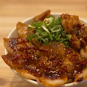 三田ポーク豚バラ&ホルモン丼