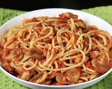 チキンとキノコのトマトソースパスタ Chicken And Mushroom Tomato Sauce Pasta