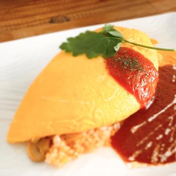 【menu限定】名古屋コーチンの卵を使ったトマトソースのオムライス