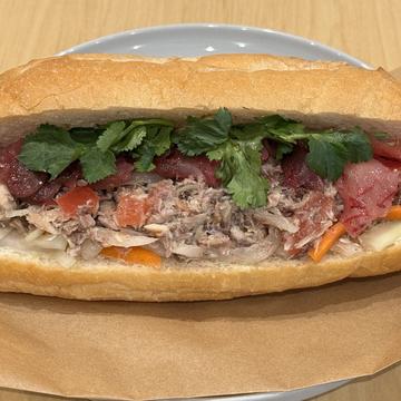 梅サバトマトのバインミー