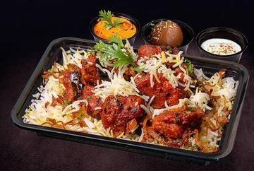 チキンビリヤニデザートグリーンサラダChicken biryani dessert green salad