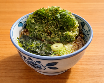 (温) 春菊天そば (Warm) Chrysanthemum Tempura Soba