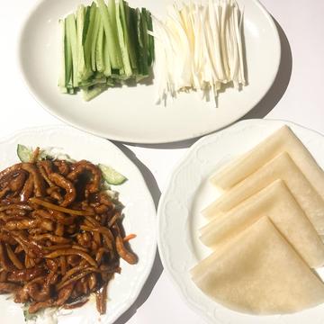 豚肉味噌炒めクレープ包み