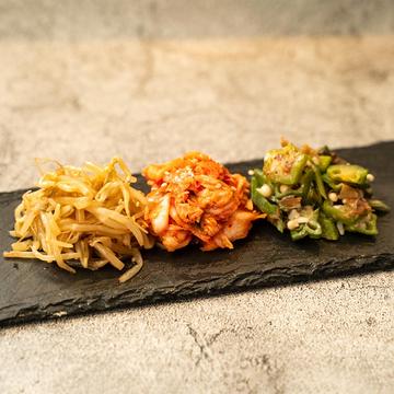 【お得】ナムルとおくらとキムチの3種盛り合わせ