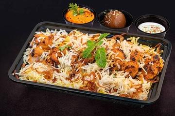 チキンティッカビリヤニデザートグリーンサラダ Chicken Tikke Biryani dessert green salad