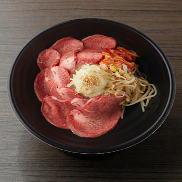 国産牛・ねぎ塩牛タン丼