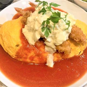 エビフライのタルタルトマトソースオムライス