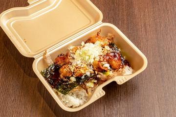 旨辛ホルモンのり弁