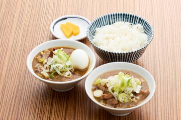 もつ煮込 2色弁当(みそ味とカレー味)半熟玉子付