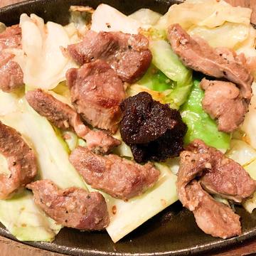 赤の豚ホルモン鉄板焼き(辛味噌)