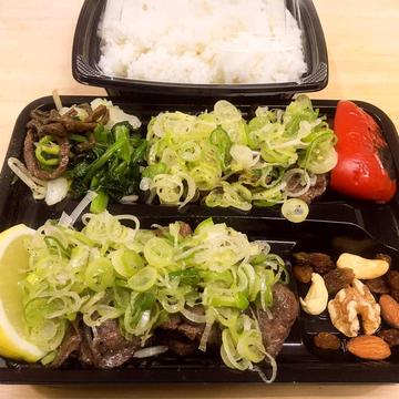 ネギ塩三点盛弁当