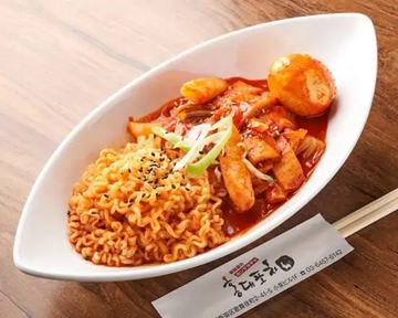トッポキラーメン Stir-fried Instant Noodle